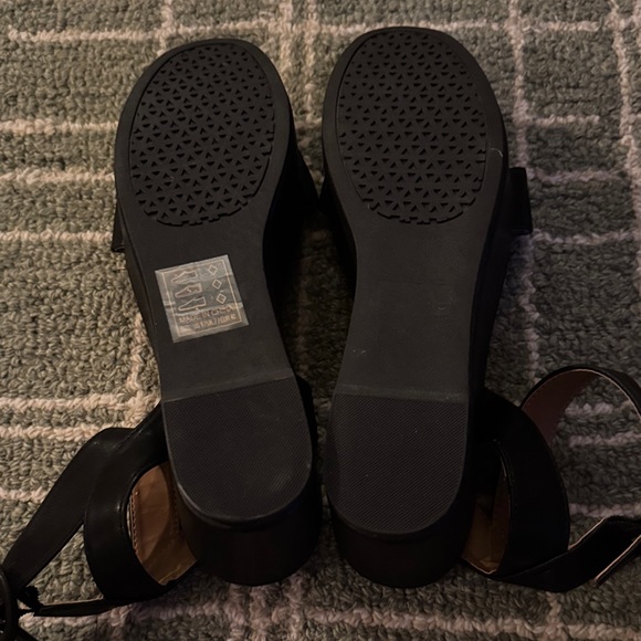 Qupid Black Wedge Sandals - Picture 7 of 7